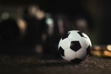 30亿人可能看不到世界杯？FIFA转播权为何卖不动？（配图示意）